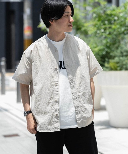 ITEMS URBANRESEARCH（アイテムズ アーバンリサーチ）の「ナイロンノーカラー半袖シャツ（シャツ/ブラウス・メンズ・ブラック/ベージュ/カーキ・MEDIUM/LARGE）」の7枚目の写真