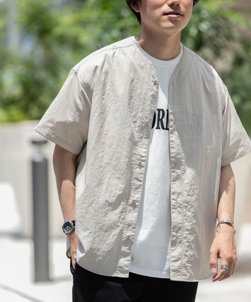 ITEMS URBANRESEARCH（アイテムズ アーバンリサーチ）の「ナイロンノーカラー半袖シャツ（シャツ/ブラウス・メンズ・ブラック/ベージュ/カーキ・MEDIUM/LARGE）」の8枚目の写真