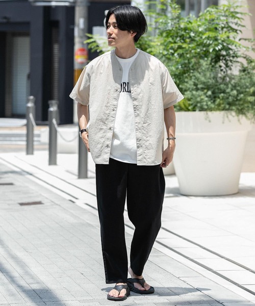 ITEMS URBANRESEARCH（アイテムズ アーバンリサーチ）の「ナイロンノーカラー半袖シャツ（シャツ/ブラウス・メンズ・ブラック/ベージュ/カーキ・MEDIUM/LARGE）」の10枚目の写真