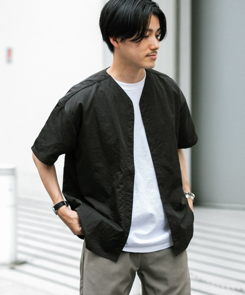 ITEMS URBANRESEARCH（アイテムズ アーバンリサーチ）の「ナイロンノーカラー半袖シャツ（シャツ/ブラウス・メンズ・ブラック/ベージュ/カーキ・MEDIUM/LARGE）」の14枚目の写真