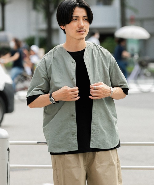 ITEMS URBANRESEARCH（アイテムズ アーバンリサーチ）の「ナイロンノーカラー半袖シャツ（シャツ/ブラウス・メンズ・ブラック/ベージュ/カーキ・MEDIUM/LARGE）」の16枚目の写真