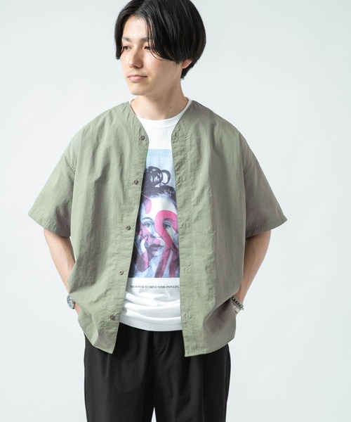 ITEMS URBANRESEARCH（アイテムズ アーバンリサーチ）の「ナイロンノーカラー半袖シャツ（シャツ/ブラウス・メンズ・ブラック/ベージュ/カーキ・MEDIUM/LARGE）」の18枚目の写真