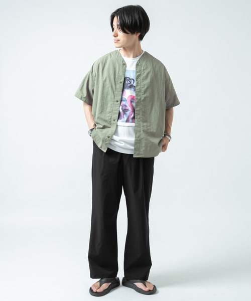 ITEMS URBANRESEARCH（アイテムズ アーバンリサーチ）の「ナイロンノーカラー半袖シャツ（シャツ/ブラウス・メンズ・ブラック/ベージュ/カーキ・MEDIUM/LARGE）」の20枚目の写真