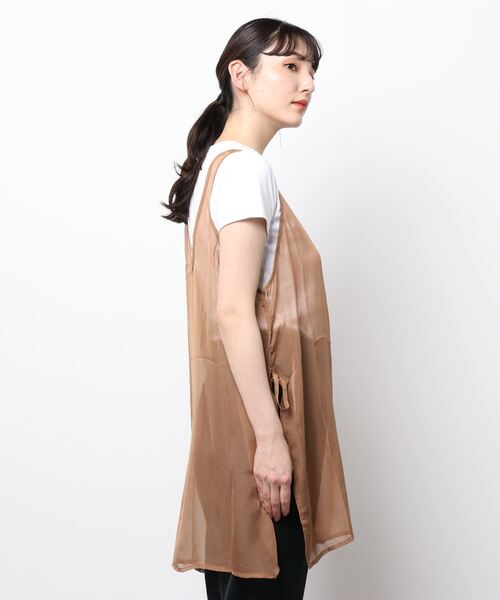 nemne store(ネンネストア)の「サイドリボンシアーベストワンピ(チュニック・レディース・オフホワイト/モカ・フリー)」の3枚目の写真