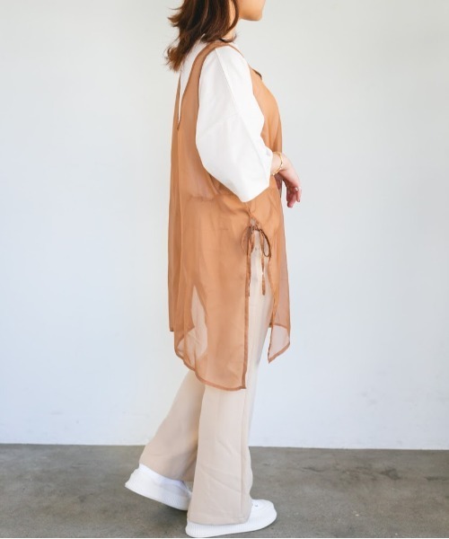 nemne store(ネンネストア)の「サイドリボンシアーベストワンピ(チュニック・レディース・オフホワイト/モカ・フリー)」の6枚目の写真