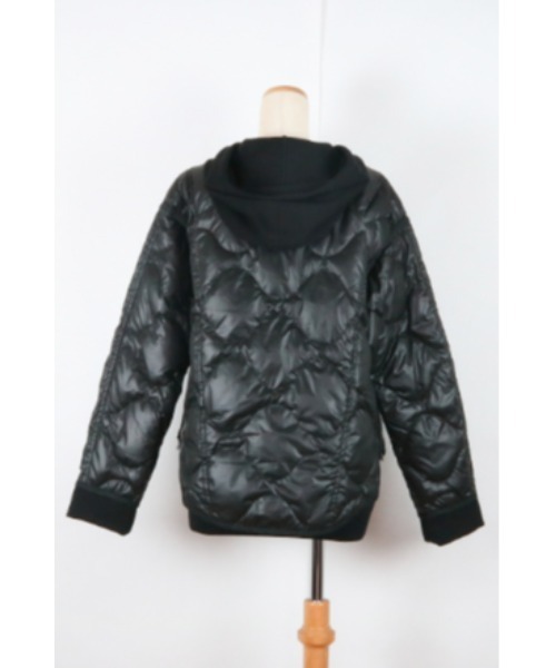 AULA AILA（アウラアイラ）の「キルティングダウンフードブルゾン（ダウンジャケット/コート・レディース・ブラック/グレー/アイボリー・0）」の11枚目の写真