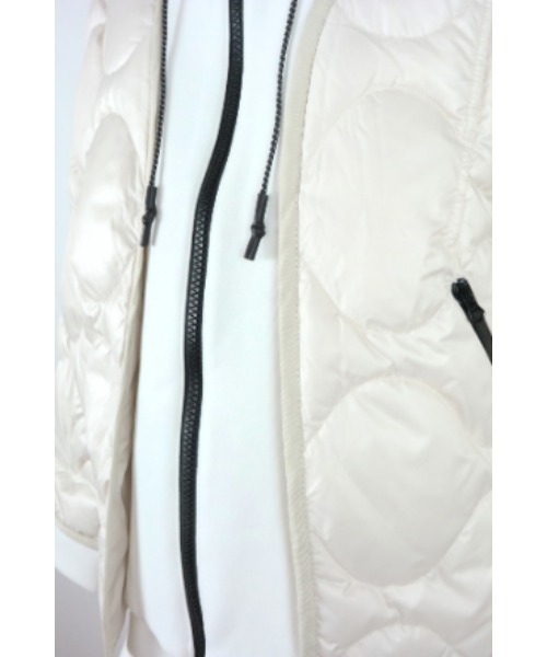 AULA AILA（アウラアイラ）の「キルティングダウンフードブルゾン（ダウンジャケット/コート・レディース・ブラック/グレー/アイボリー・0）」の13枚目の写真