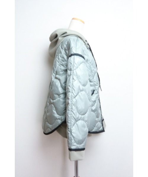 AULA AILA（アウラアイラ）の「キルティングダウンフードブルゾン（ダウンジャケット/コート・レディース・ブラック/グレー/アイボリー・0）」の18枚目の写真