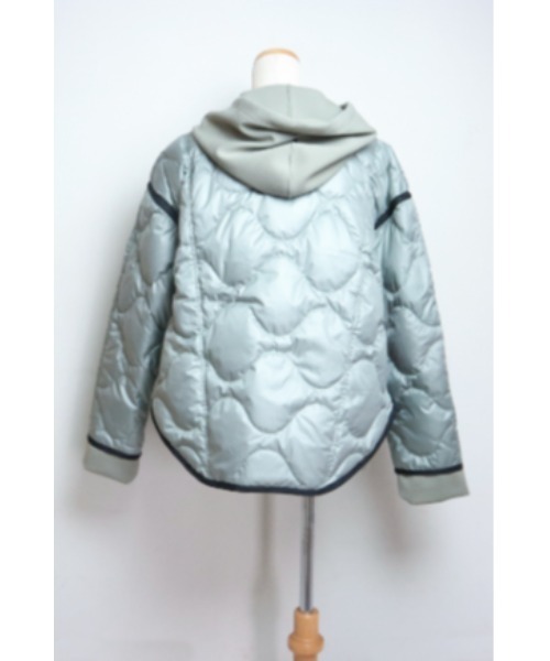 AULA AILA（アウラアイラ）の「キルティングダウンフードブルゾン（ダウンジャケット/コート・レディース・ブラック/グレー/アイボリー・0）」の8枚目の写真