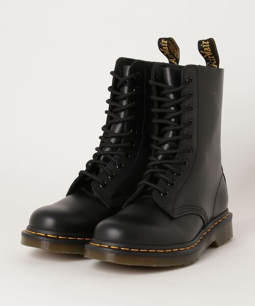 Dr. Martens（ドクターマーチン）の「Dr.Martens/ドクターマーチン　1490 DMC BLACK SMOOTH /10ホール ブーツ  11857001（ブーツ・レディース・ブラック・25.0cm/24.0cm/23.0cm）」の4枚目の写真