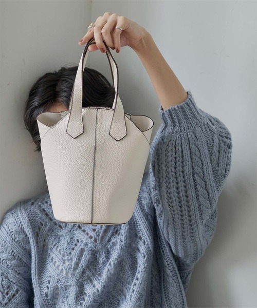 miette(ミエット)の「2wayバケットバッグ(ハンドバッグ・レディース・オフホワイト/ブラック/ブラウン系その他・FREE)」の2枚目の写真