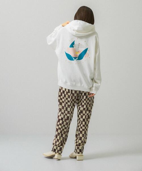 KBF(ケイビーエフ)の「Aki Ishibashiコラボフーディー(パーカー・レディース・ホワイト系その他/ブラック系その他・ONE)」の6枚目の写真