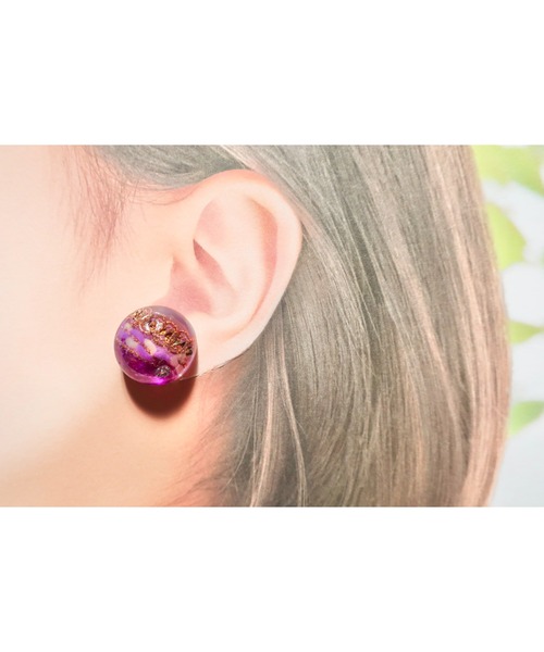tone(トーン)の「【hazeleyes】storyseries ヴィンテージレジンイヤリング(MA)(イヤリング・レディース・ダークグリーン/パープル/ブラウン/レッド/チェリーレッド/パープル系1/グリーン/シルバー・FREE)」の5枚目の写真
