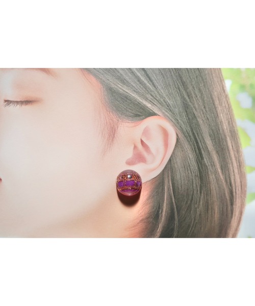tone(トーン)の「【hazeleyes】storyseries ヴィンテージレジンイヤリング(MA)(イヤリング・レディース・ダークグリーン/パープル/ブラウン/レッド/チェリーレッド/パープル系1/グリーン/シルバー・FREE)」の10枚目の写真