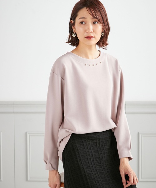Petit Honfleur(プチオンフルール)の「パールアクセントプルオーバー(Tシャツ/カットソー・レディース・ベージュ/ピンク/グリーン・M/L)」の1枚目の写真