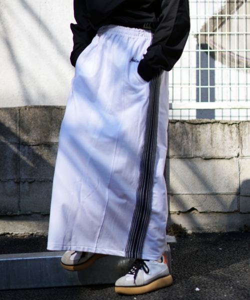 AVIREX（アヴィレックス）の「【WEB&DEPOT限定】TRACK SKIRT/ トラックスカート（スカート・レディース・ホワイト/ブラック/オリーブ・FREE）」の2枚目の写真