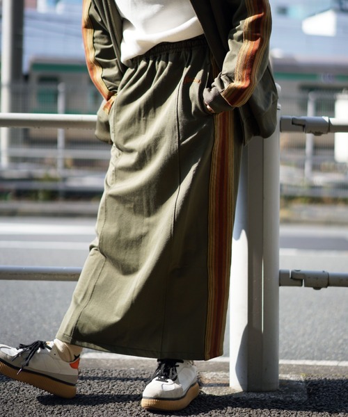 AVIREX（アヴィレックス）の「【WEB&DEPOT限定】TRACK SKIRT/ トラックスカート（スカート・レディース・ホワイト/ブラック/オリーブ・FREE）」の3枚目の写真