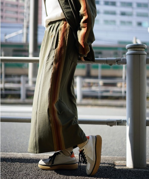 AVIREX（アヴィレックス）の「【WEB&DEPOT限定】TRACK SKIRT/ トラックスカート（スカート・レディース・ホワイト/ブラック/オリーブ・FREE）」の11枚目の写真