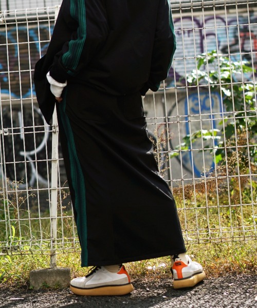 AVIREX（アヴィレックス）の「【WEB&DEPOT限定】TRACK SKIRT/ トラックスカート（スカート・レディース・ホワイト/ブラック/オリーブ・FREE）」の6枚目の写真