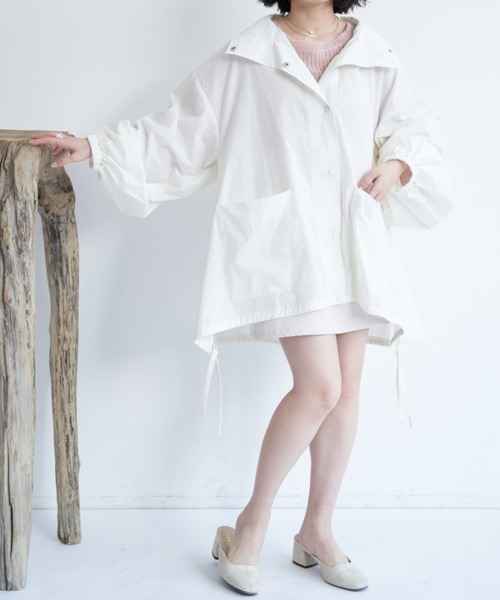 VANNIE U（ヴァニーユー）の「ダブルネックトーンミドルコート（ブルゾン・レディース・ブラック/アイボリー・FREE）」の6枚目の写真