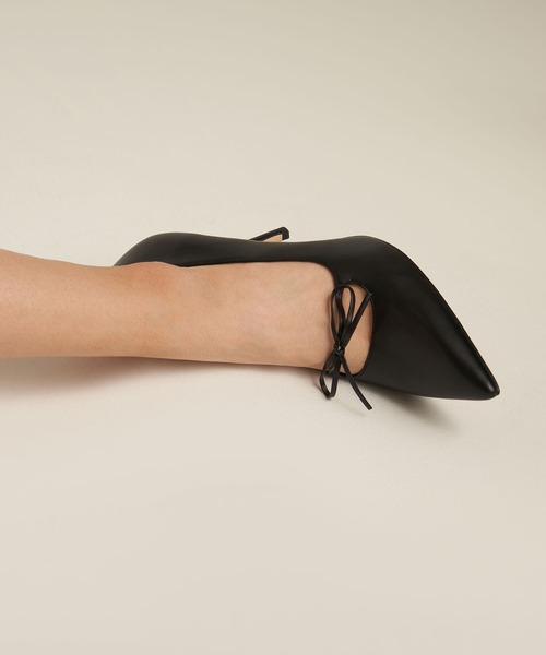CHARLES & KEITH（チャールズ & キース）の「ボウタイ スティレットパンプス / Bow-Tie Stiletto Pumps（パンプス・レディース・ライトブルー/ブラック/オフホワイト・22.5cm/23cm/23.5cm/24.5cm/25cm/25.5cm）」の6枚目の写真