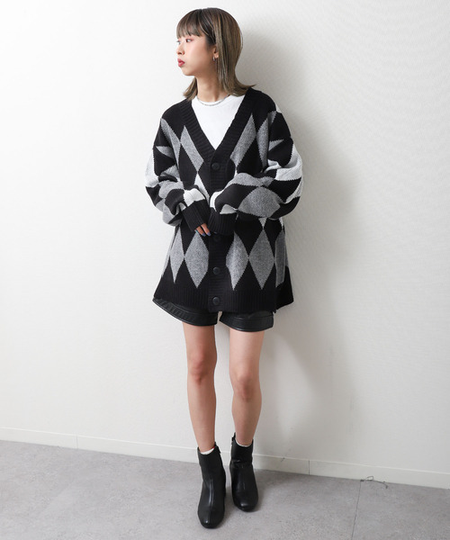ZIP FIVE(ジップファイブ)の「【loot box】 アーガイル柄 ルーズニットカーディガン(カーディガン/ボレロ・レディース・ブラック/グレー/ブルーグレー/ベージュ・MEDIUM/LARGE)」の7枚目の写真