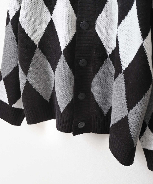 ZIP FIVE(ジップファイブ)の「【loot box】 アーガイル柄 ルーズニットカーディガン(カーディガン/ボレロ・レディース・ブラック/グレー/ブルーグレー/ベージュ・MEDIUM/LARGE)」の11枚目の写真