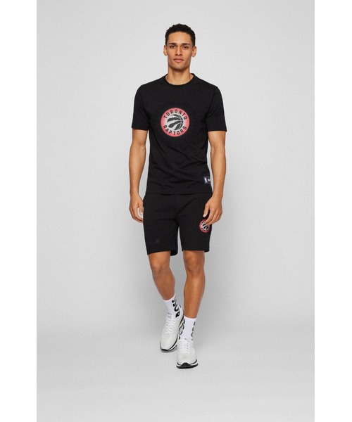 BOSS(ボス)の「【オンライン限定】BOSS & NBA デュアルロゴ リラックスフィットTシャツ(Tシャツ/カットソー・メンズ・ブラック/ブラック×レッド/ベージュ・S/L/XS/M/XL/XXL)」の6枚目の写真