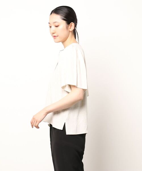 Q（キュー）の「リネンタッチパイピングキーネックブラウス（シャツ/ブラウス・レディース・アイボリー/テラコッタ・MEDIUM）」の3枚目の写真