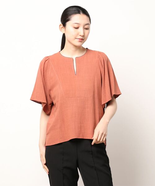 Q（キュー）の「リネンタッチパイピングキーネックブラウス（シャツ/ブラウス・レディース・アイボリー/テラコッタ・MEDIUM）」の6枚目の写真