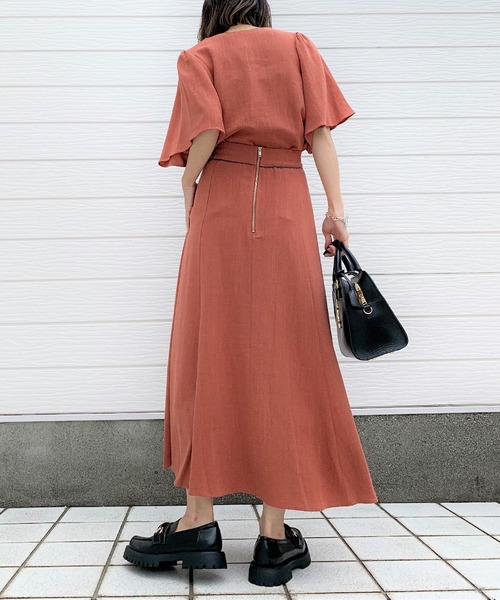 Q（キュー）の「リネンタッチパイピングキーネックブラウス（シャツ/ブラウス・レディース・アイボリー/テラコッタ・MEDIUM）」の7枚目の写真