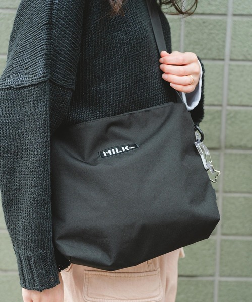 MILKFED.(ミルクフェド)の「NEO STAR CARABINER GINGHAM/ギンガムチェック/星 カラビナ/キーホルダー(キーホルダー・レディース・ライトブルー/ブラック/ベージュ/レッド/ライトピンク・ONE SIZE)」の13枚目の写真