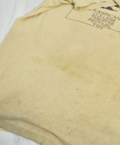 VINTAGE(ヴィンテージ)の「【ヴィンテージ古着】70's "AMERICAN COLLEGE THEATRE FESTIVAL TEN" Tシャツ(Tシャツ/カットソー・メンズ・ベージュ・LARGE)」の4枚目の写真