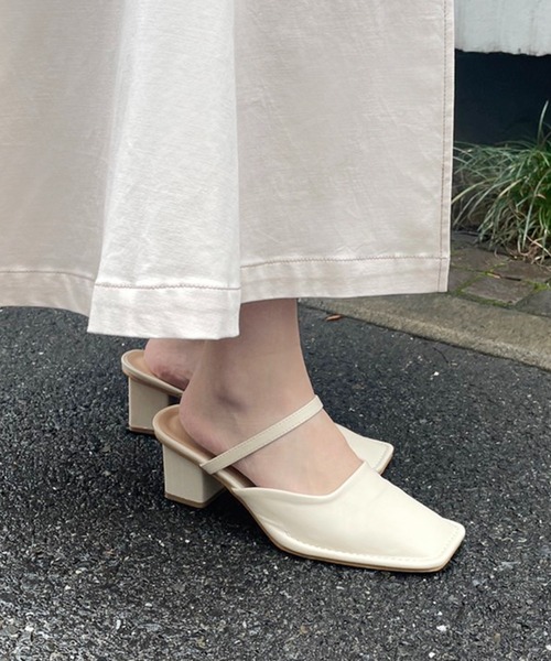one after another NICE CLAUP（ワンアフターアナザーナイスクラップ）の「ストラップ付きミュール（その他シューズ・レディース・アイボリー/ブラック・SMALL/MEDIUM/LARGE）」の2枚目の写真