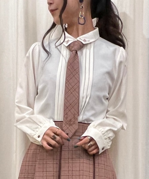 axes femme（アクシーズファム）の「チェック柄ネクタイ付ブラウス 