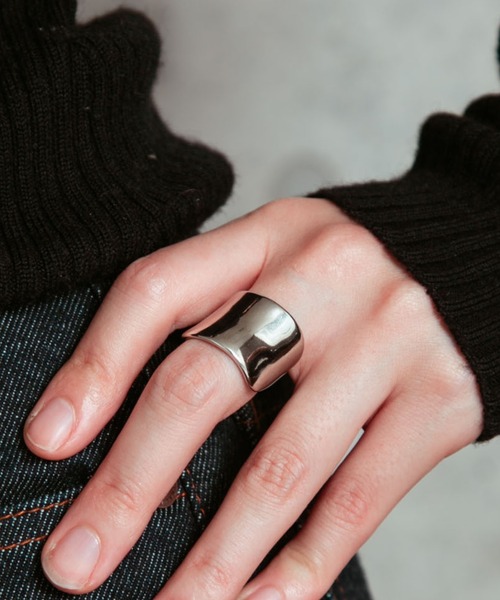 COLOR TOKYO ACCESSORIES（カラートウキョウアクセサリー）の「ワイドメタルリング（リング・レディース・シルバー/ゴールド・FREE）」の2枚目の写真