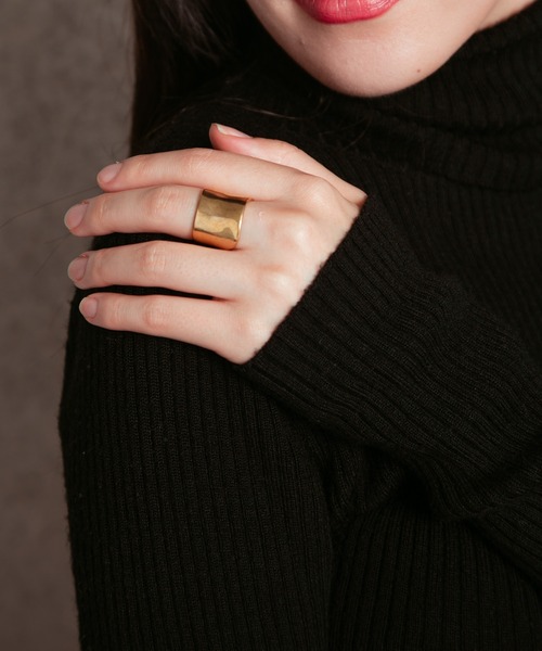 COLOR TOKYO ACCESSORIES（カラートウキョウアクセサリー）の「ワイドメタルリング（リング・レディース・シルバー/ゴールド・FREE）」の3枚目の写真