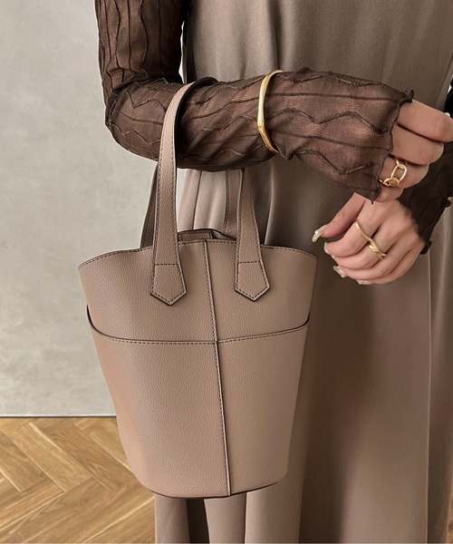 apres jour clair（アプレジュールクレア）の「【apres jour clair×ARIAZ】２WAYバケツバッグ（ハンドバッグ・レディース・ブラック/ベージュ/アイボリー/キャメル・FREE）」の11枚目の写真