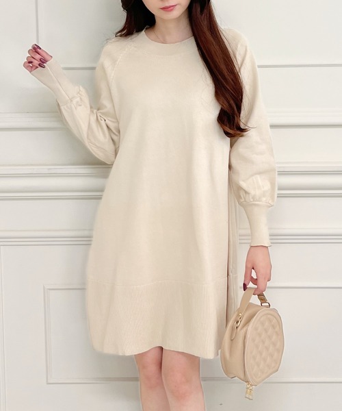 MIIA（ミーア）の「ボリュームスリーブニットミニワンピース（ワンピース・レディース・パープル/ブラック/オフホワイト・FREE）」の5枚目の写真