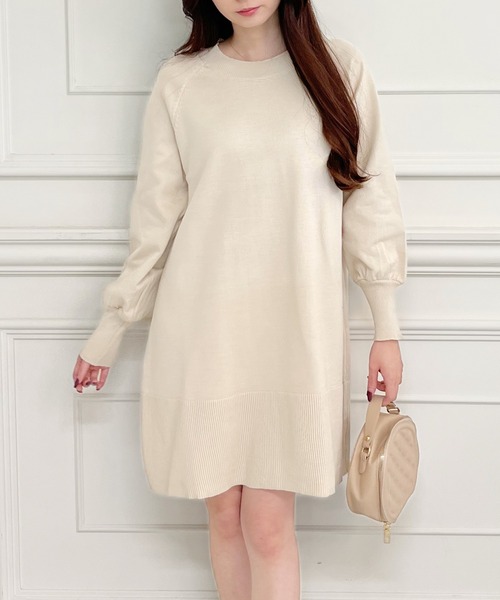 MIIA（ミーア）の「ボリュームスリーブニットミニワンピース（ワンピース・レディース・パープル/ブラック/オフホワイト・FREE）」の11枚目の写真