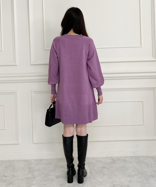 MIIA（ミーア）の「ボリュームスリーブニットミニワンピース（ワンピース・レディース・パープル/ブラック/オフホワイト・FREE）」の7枚目の写真