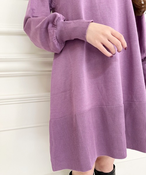 MIIA（ミーア）の「ボリュームスリーブニットミニワンピース（ワンピース・レディース・パープル/ブラック/オフホワイト・FREE）」の9枚目の写真