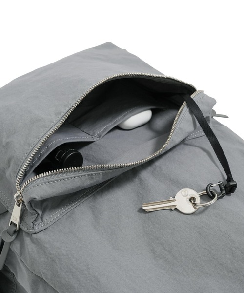 STANDARD SUPPLY(スタンダードサプライ)の「【ECモール限定】スタンダードサプライ / SHRINK NYLON シュリンクナイロン / DAILY DAYPACK デイリーデイパック(バックパック/リュック・メンズ・ブラック/ホワイト/グレー・FREE)」の15枚目の写真