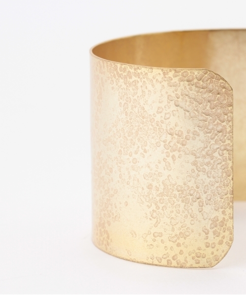 LAPUIS（ラピュイ）の「Lapuis / プレート バングル（バングル/リストバンド・レディース・ゴールド/シルバー・ONE SIZE）」の13枚目の写真