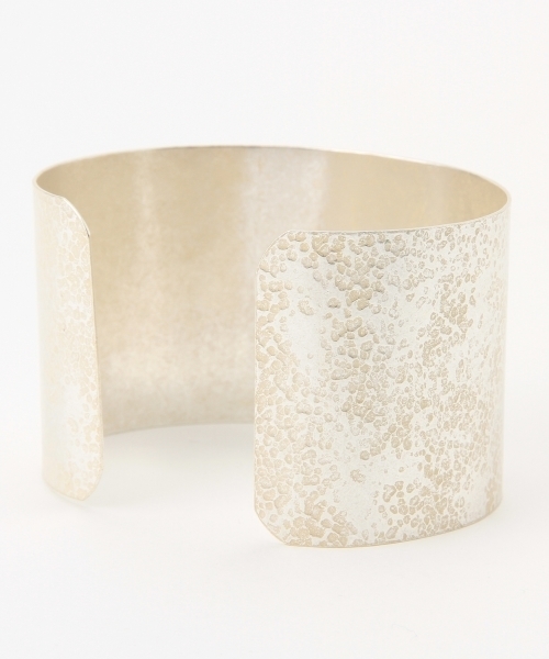 LAPUIS（ラピュイ）の「Lapuis / プレート バングル（バングル/リストバンド・レディース・ゴールド/シルバー・ONE SIZE）」の14枚目の写真