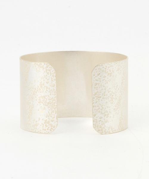 LAPUIS（ラピュイ）の「Lapuis / プレート バングル（バングル/リストバンド・レディース・ゴールド/シルバー・ONE SIZE）」の7枚目の写真