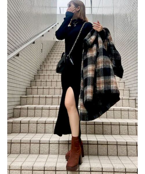 EVRIS（エヴリス）の「ディープスリットロングニットワンピース（ワンピース・レディース・パープル/ブラック/ブルー・FREE）」の13枚目の写真