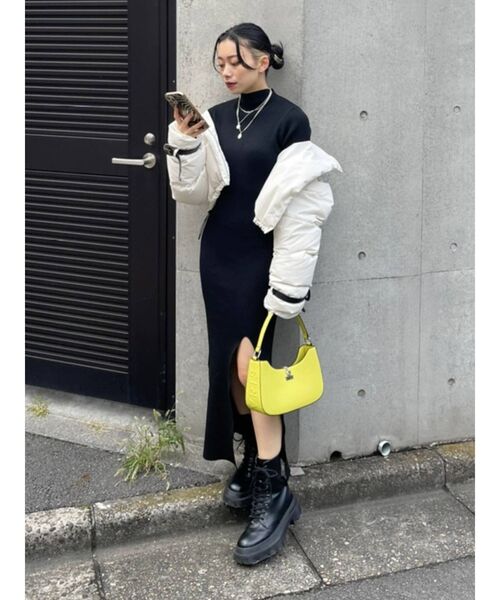 EVRIS（エヴリス）の「ディープスリットロングニットワンピース（ワンピース・レディース・パープル/ブラック/ブルー・FREE）」の17枚目の写真