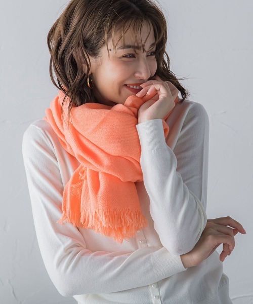 ketty(ケティ)の「無地ストール(マフラー・レディース・グリーン/オレンジ/イエロー/オフホワイト・FREE)」の4枚目の写真