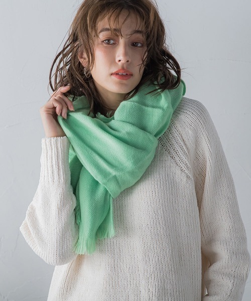 ketty(ケティ)の「無地ストール(マフラー・レディース・グリーン/オレンジ/イエロー/オフホワイト・FREE)」の1枚目の写真